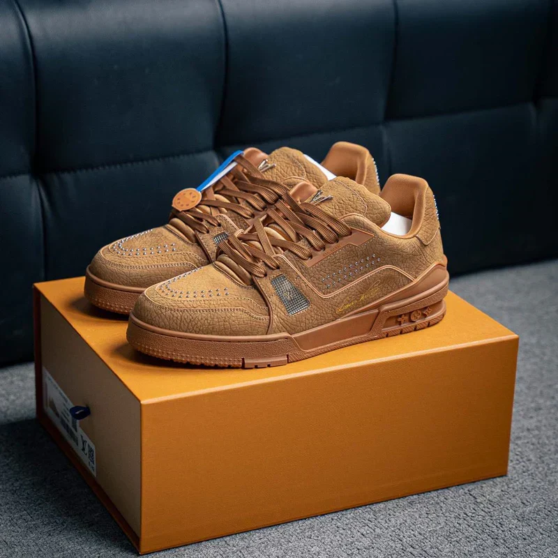 LV *Trainer