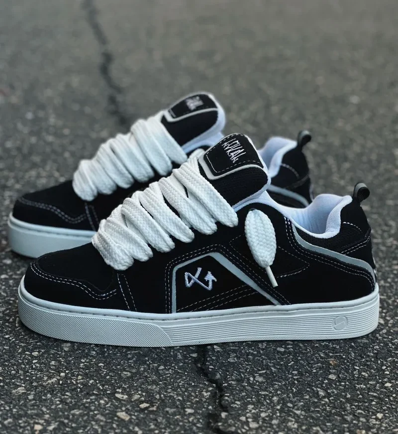 Tesla x Lokal Big Preto/Branco 01