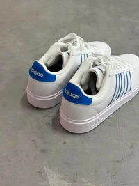 TÊNIS ADIDAS GRAND COURT 2.0 (BRANCO/AZUL)